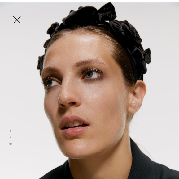 Zara Accessories - Zara Black Velvet Floral Headband